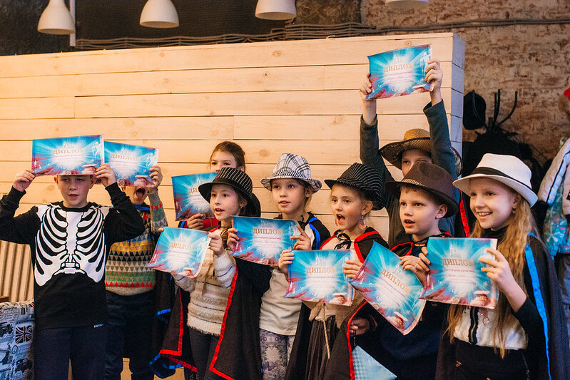 Как отметить Новый год классом — идеи для младших школьников в Астрахани